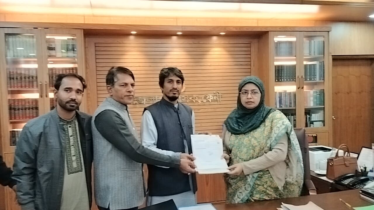 আসন্ন ফেনী-৩ (২৬৭) আসনে মনোনয়নপত্র দাখিল করলেন ইনসানিয়াতের হাসান আহমেদ: