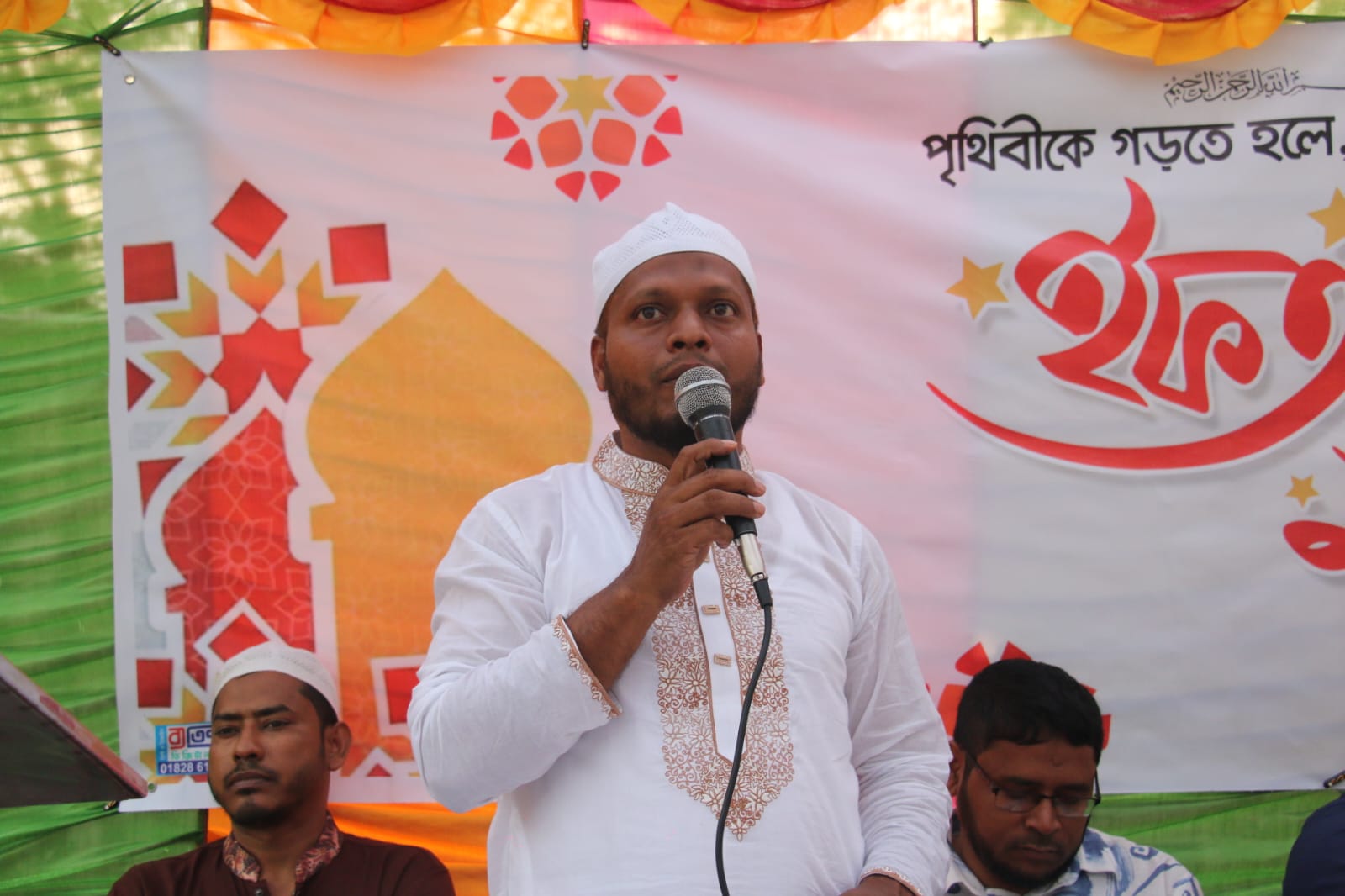 চরপার্বতীতে নুর আলম মেম্বারের আয়োজনে বর্ণাঢ্য ইফতার মাহফিল অনুষ্ঠিত: