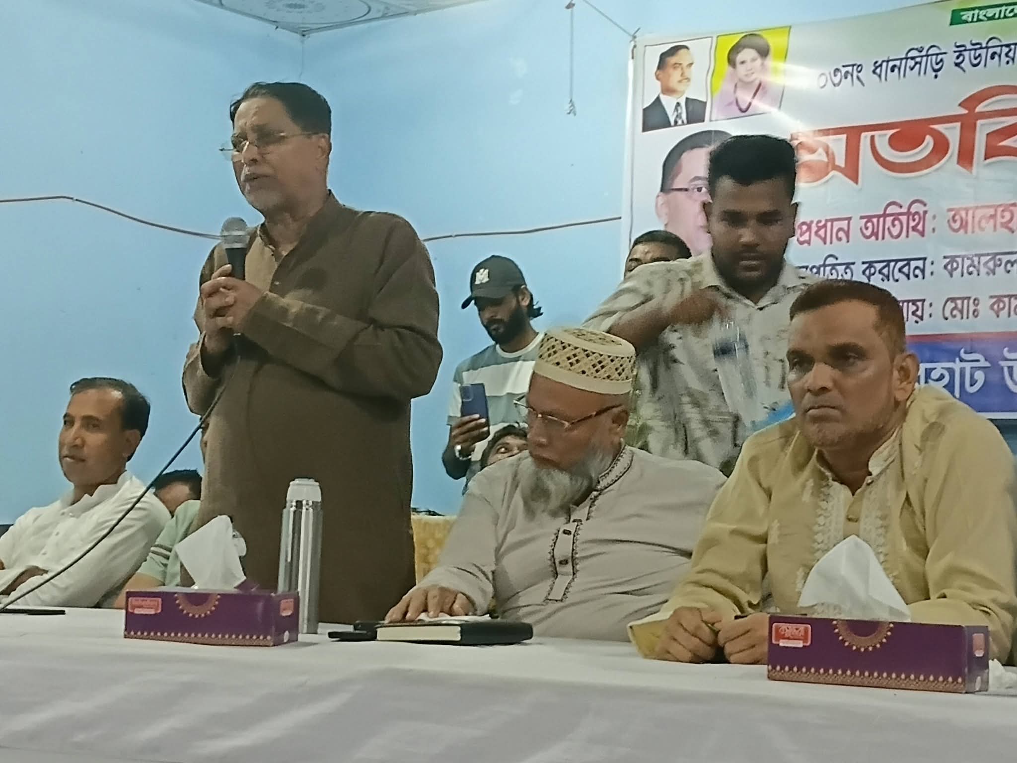 কবিরহাটে ধানসিঁড়ি ইউনিয়ন বিএনপি ও অঙ্গসংগঠনের নেতাকর্মীদের সঙ্গে সংসদ সদস্য ফখরুল ইসলামের মতবিনিময়
