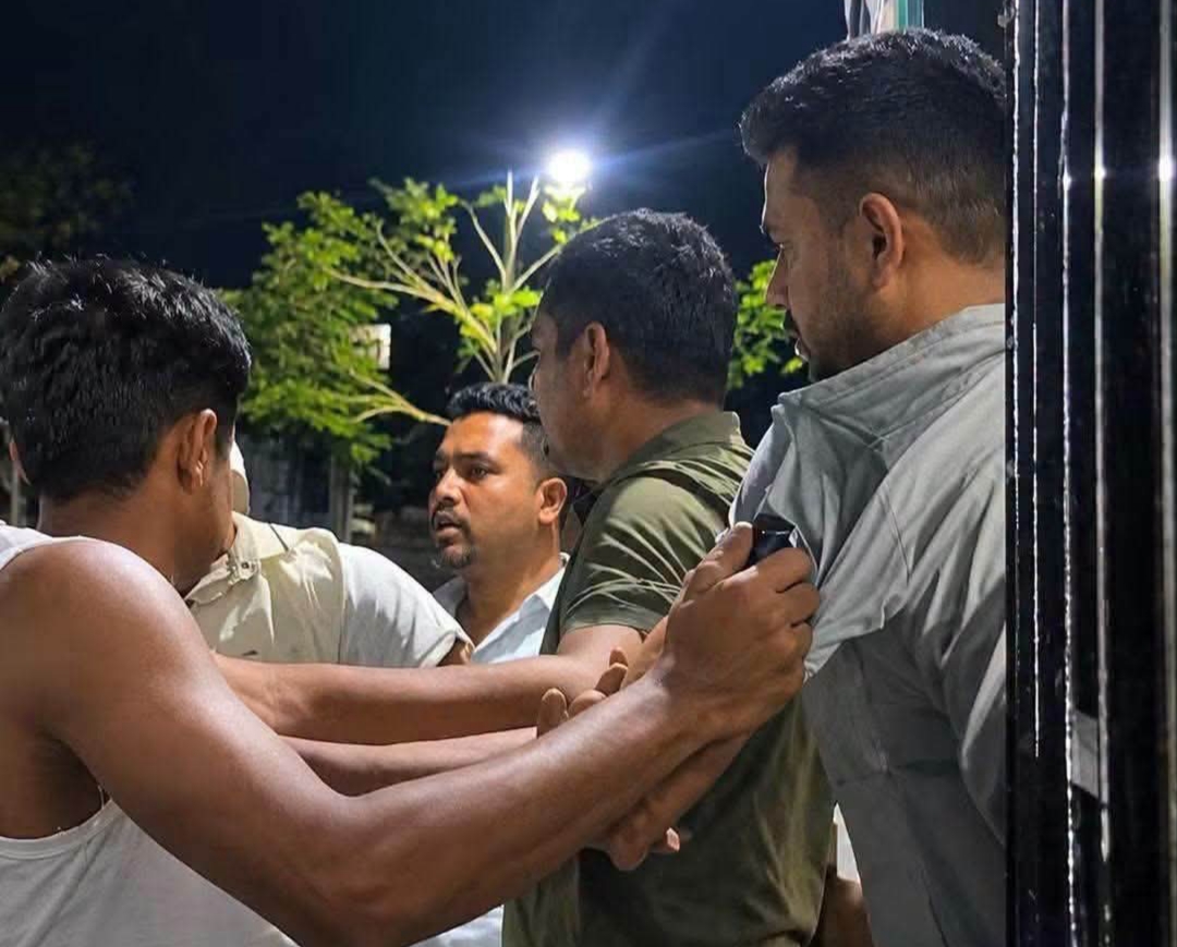 কোম্পানীগঞ্জে দাম্পত্য কলহের জেরে থানার গেটের সামনে সংঘর্ষ, আটক ৫