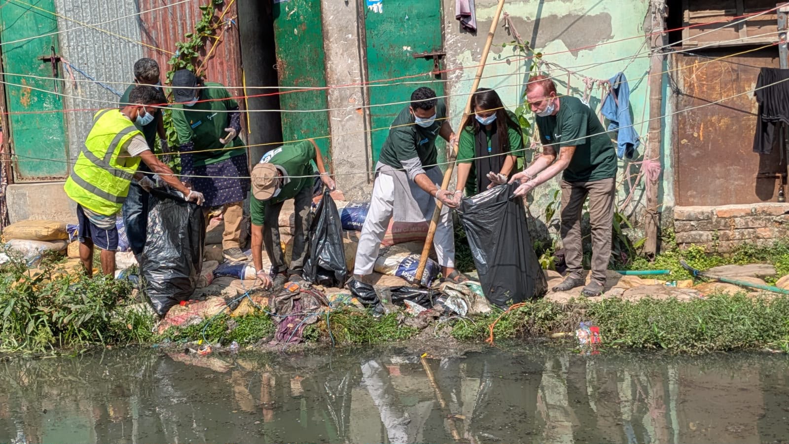 প্যারিস খাল বাঁচাতে মাঠে তরুণরা, ফুটস্টেপসের সঙ্গে তিন দিনের অভিযানে গো আপ ফাউন্ডেশন