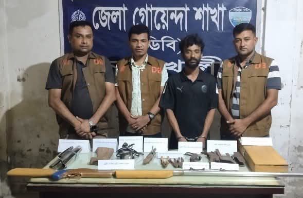 নোয়াখালীতে দেশীয় অস্ত্র তৈরির কারখানায় ডিবির অভিযান, বন্দুক ও সরঞ্জামসহ আটক ১